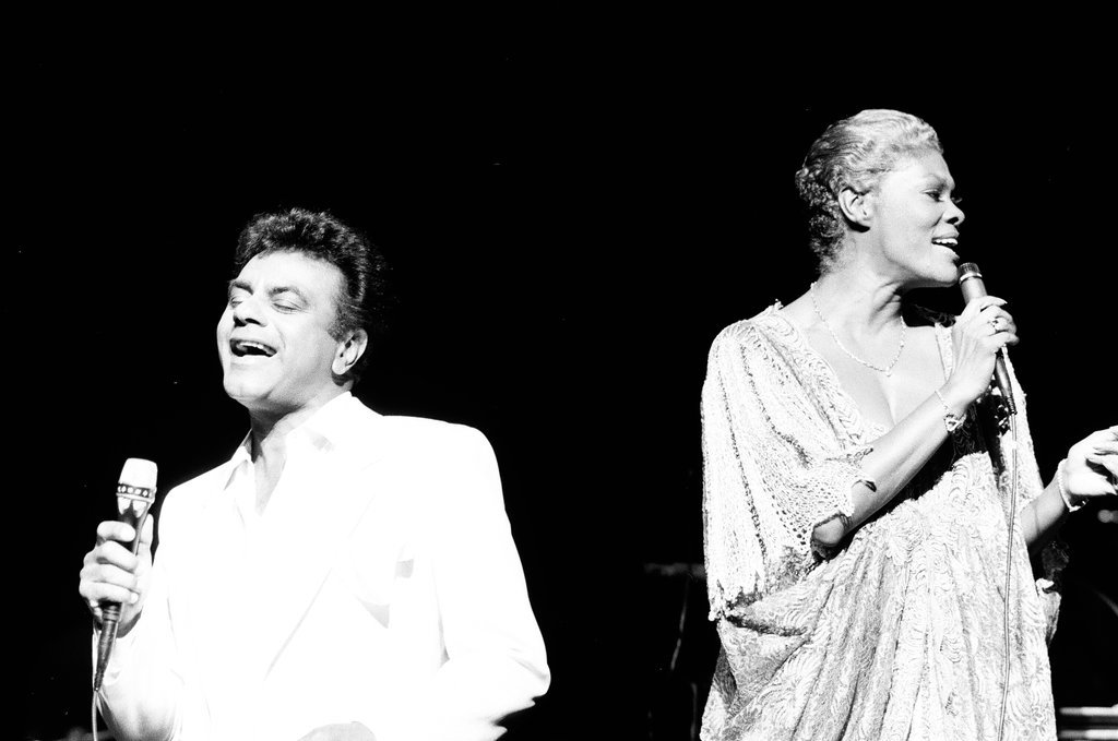 Dionne Warwick and Johnny Mathis in concert - Chicago Sun-Times
