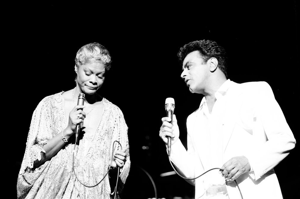 Dionne Warwick and Johnny Mathis in concert - Chicago Sun-Times