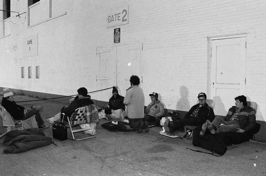 Fans camp outside Comiskey Park for playoffs tickets - Chicago Sun-Times