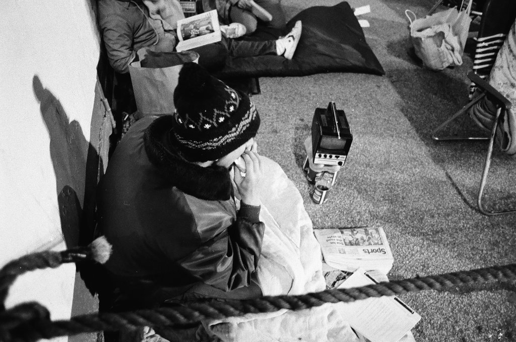 Fans camp outside Comiskey Park for playoffs tickets - Chicago Sun-Times
