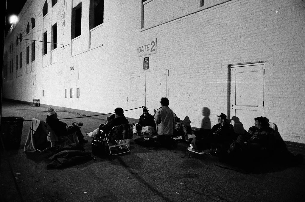 Fans camp outside Comiskey Park for playoffs tickets - Chicago Sun-Times
