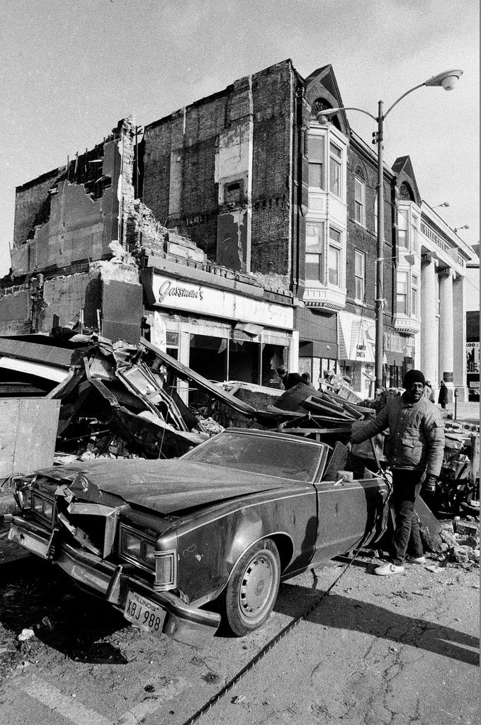 Building collapses on car on 92nd Street - Chicago Sun-Times