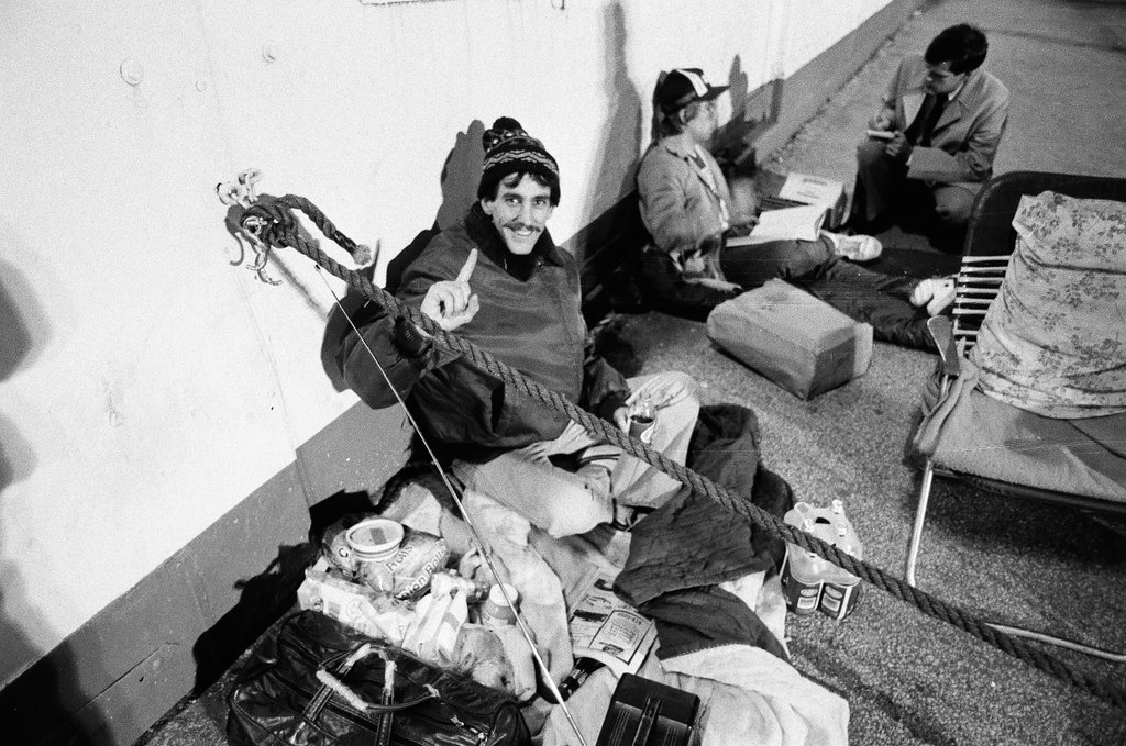 Fans camp outside Comiskey Park for playoffs tickets - Chicago Sun-Times