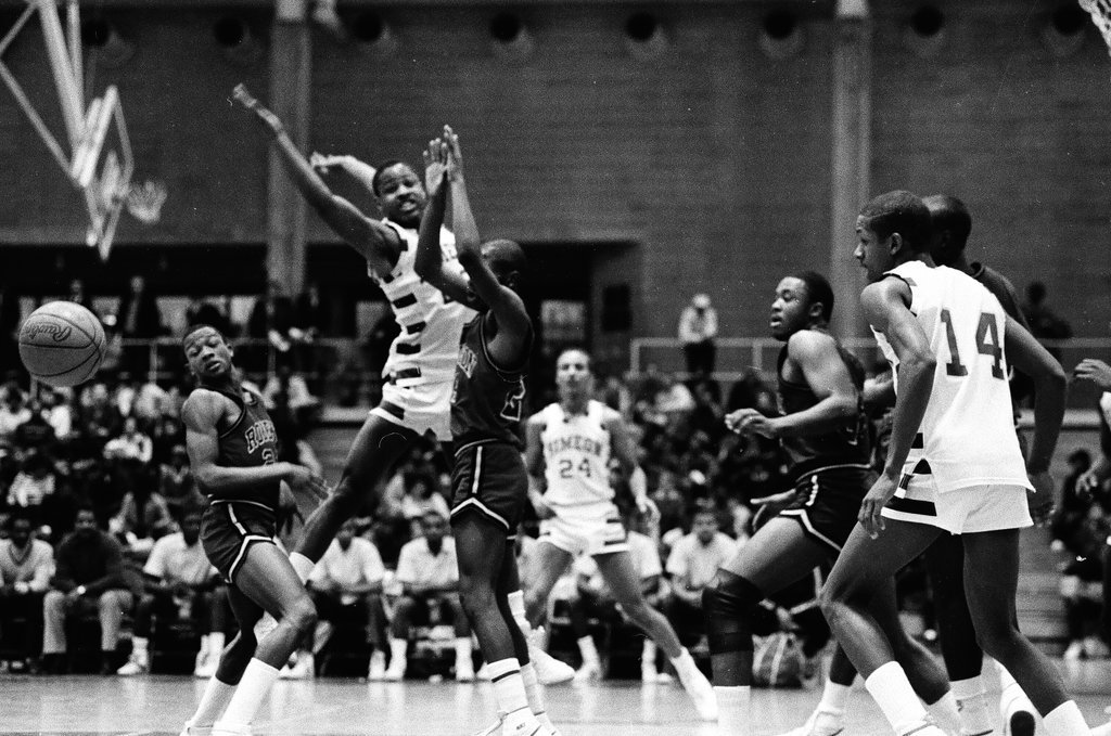 Simeon High School vs. Robeson High School basketball game - Chicago Sun-Times