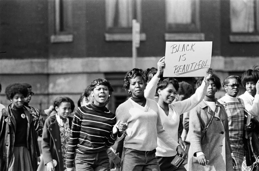 Austin High School students march to the Loop - Chicago Sun-Times