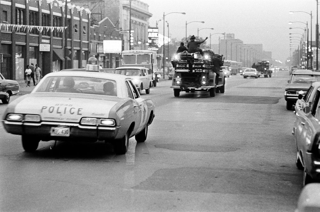 Activity on Cottage Grove Avenue - Chicago Sun-Times