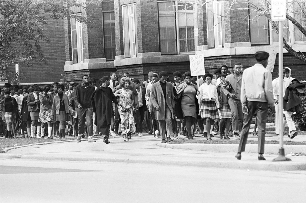 Austin High School students march to the Loop - Chicago Sun-Times
