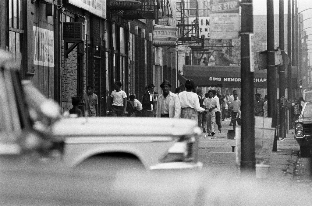 Activity on Cottage Grove Avenue - Chicago Sun-Times