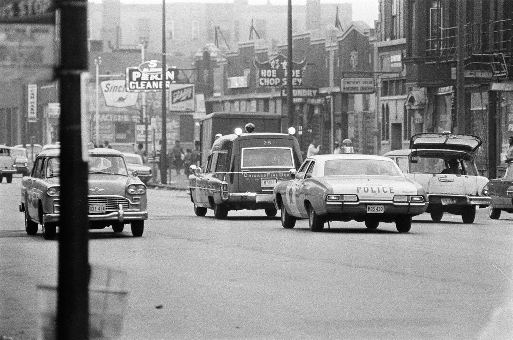 Activity on Cottage Grove Avenue - Chicago Sun-Times
