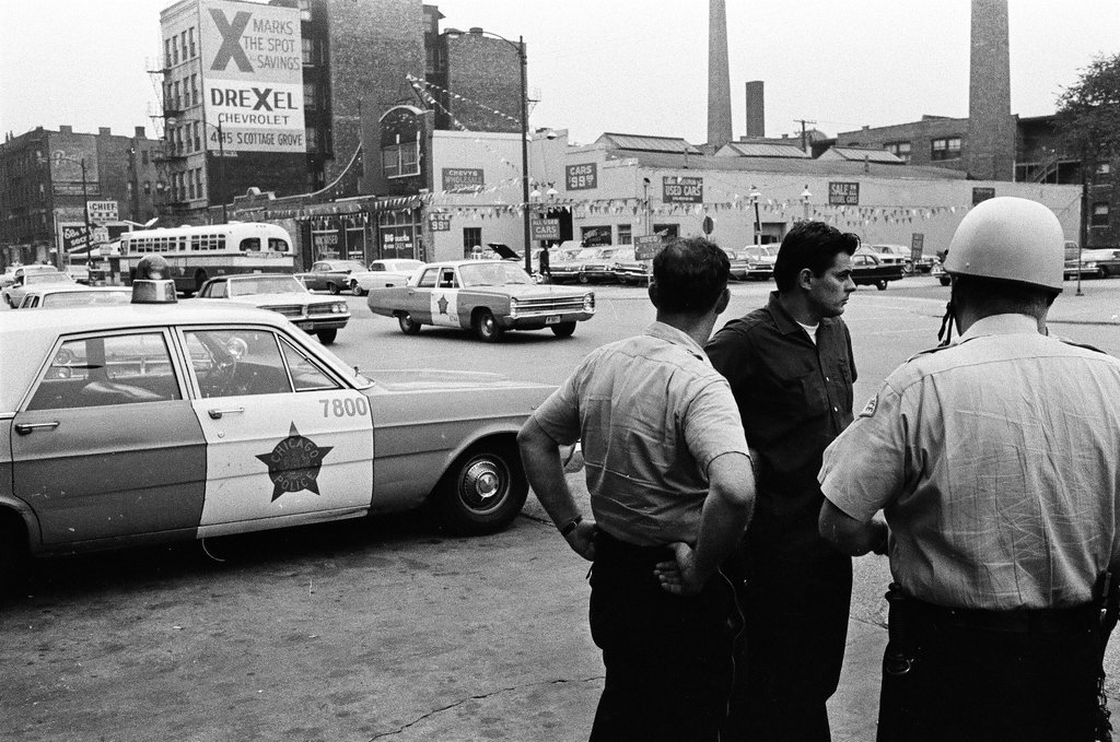 Activity on Cottage Grove Avenue - Chicago Sun-Times