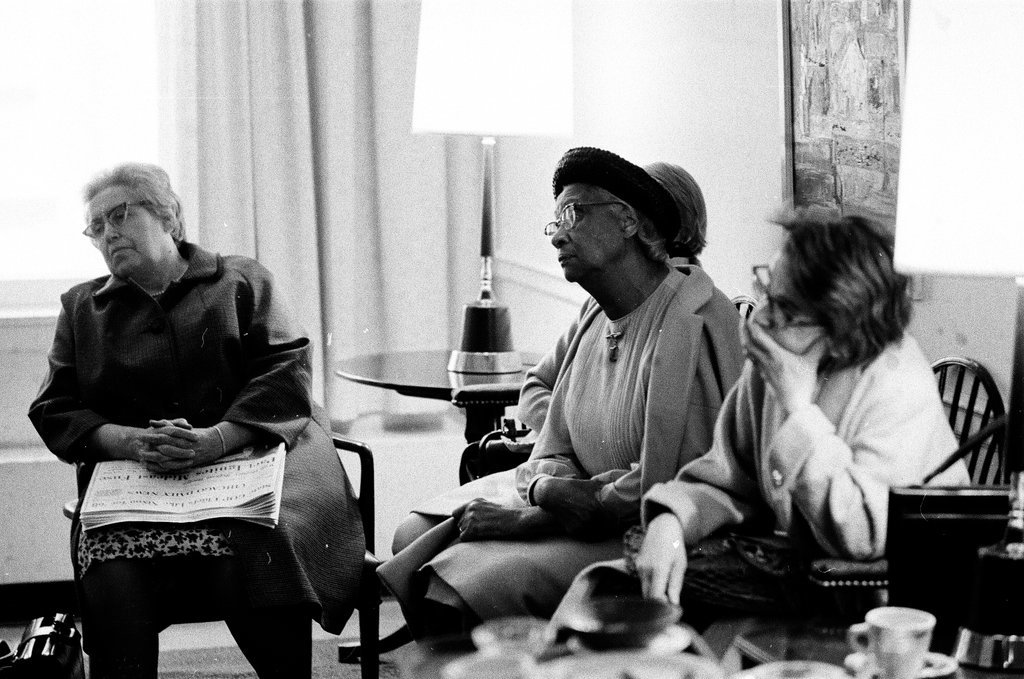 Women meeting at YWCA - Chicago Sun-Times