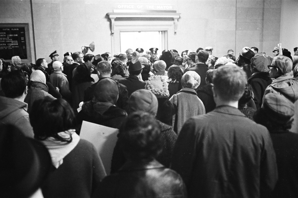 Busing supporters at City Hall - Chicago Sun-Times