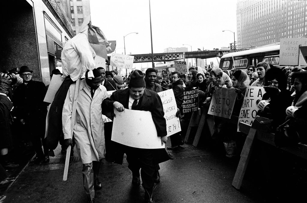 Anti-busing protestors at the Board of Education - Chicago Sun-Times