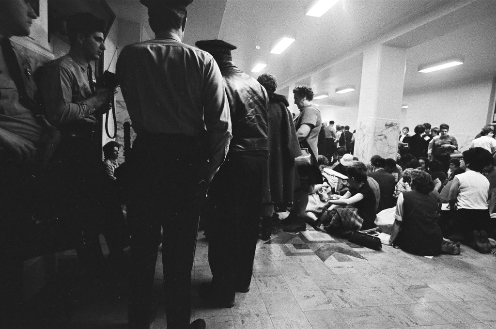 Busing protesters at the Board of Education - Chicago Sun-Times