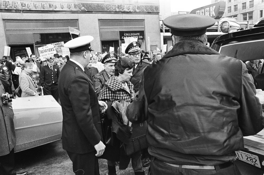 Anti-busing protestors at the Board of Education - Chicago Sun-Times