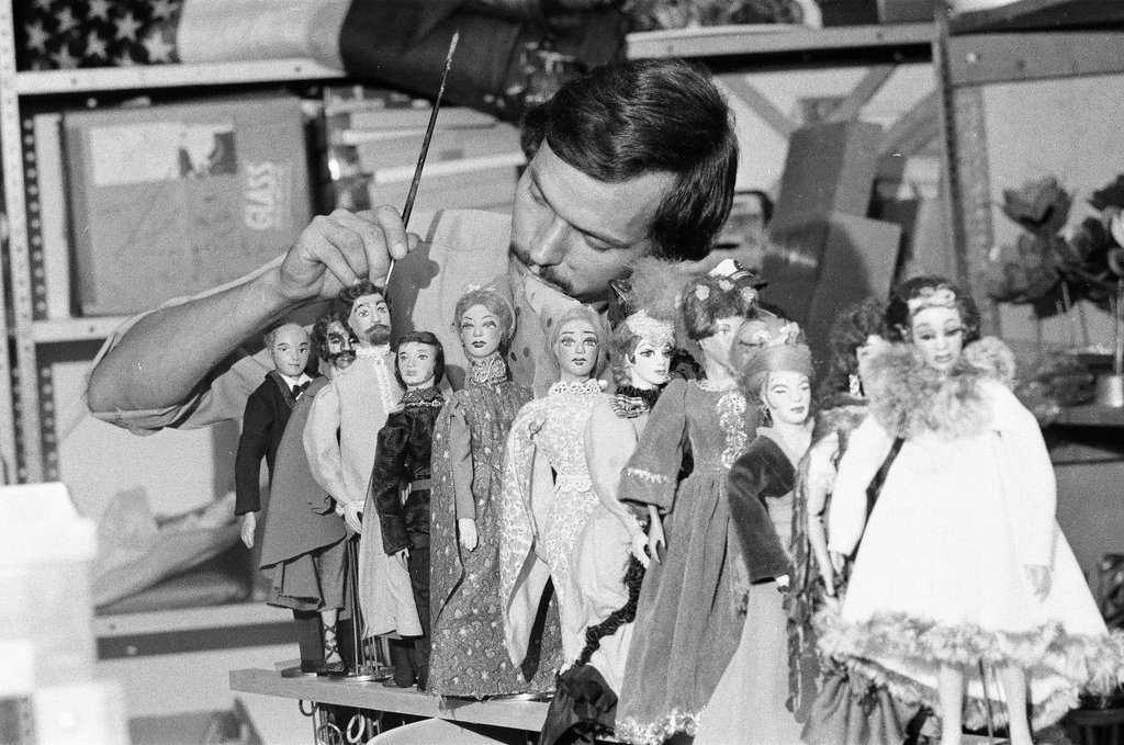 Kungsholm Miniature Opera puppets - Chicago Sun-Times