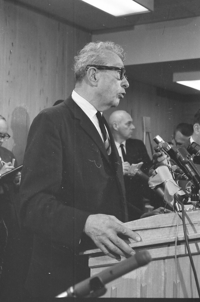 Barry Goldwater at airport and O'Hare Inn - Chicago Sun-Times