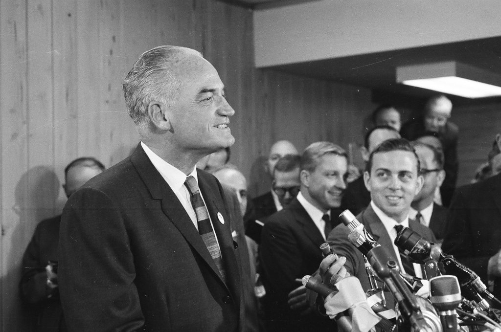 Barry Goldwater at airport and O'Hare Inn - Chicago Sun-Times