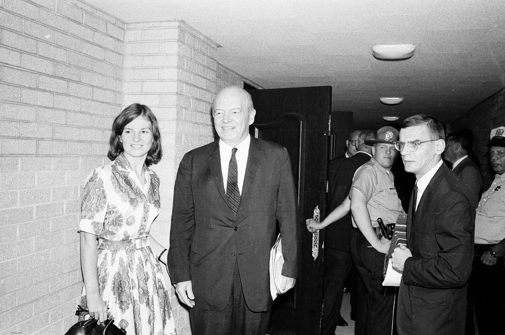 Barry Goldwater at airport and O'Hare Inn - Chicago Sun-Times