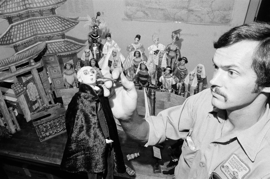 Kungsholm Miniature Opera puppets - Chicago Sun-Times