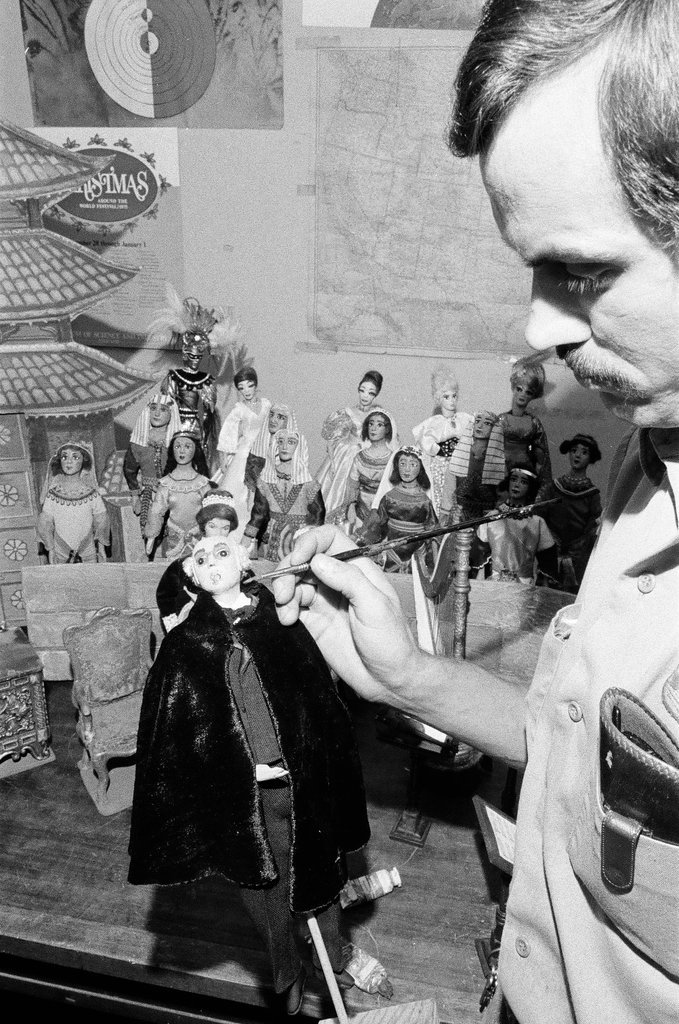 Kungsholm Miniature Opera puppets - Chicago Sun-Times