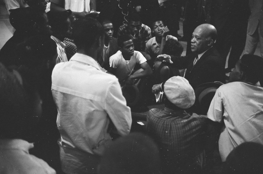 Youth gang members meet in City Hall - Chicago Sun-Times
