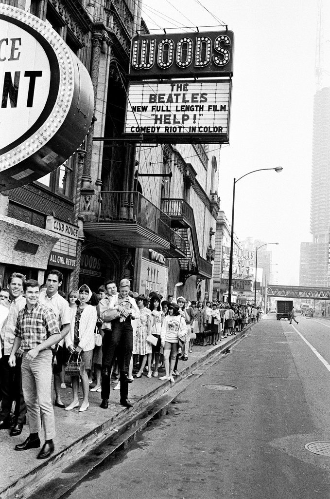 Beatles fans line up for new movie - Howard Lyon for Chicago Sun-Times