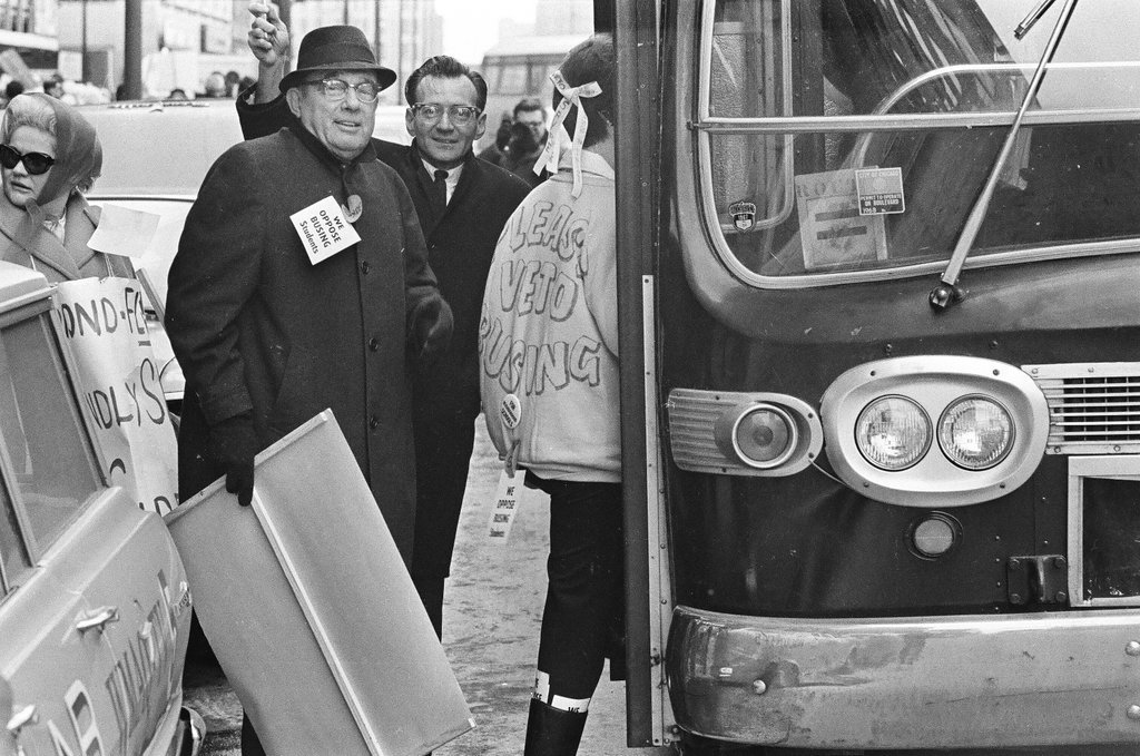 Busing picketers outside Board of Education - Chicago Sun-Times