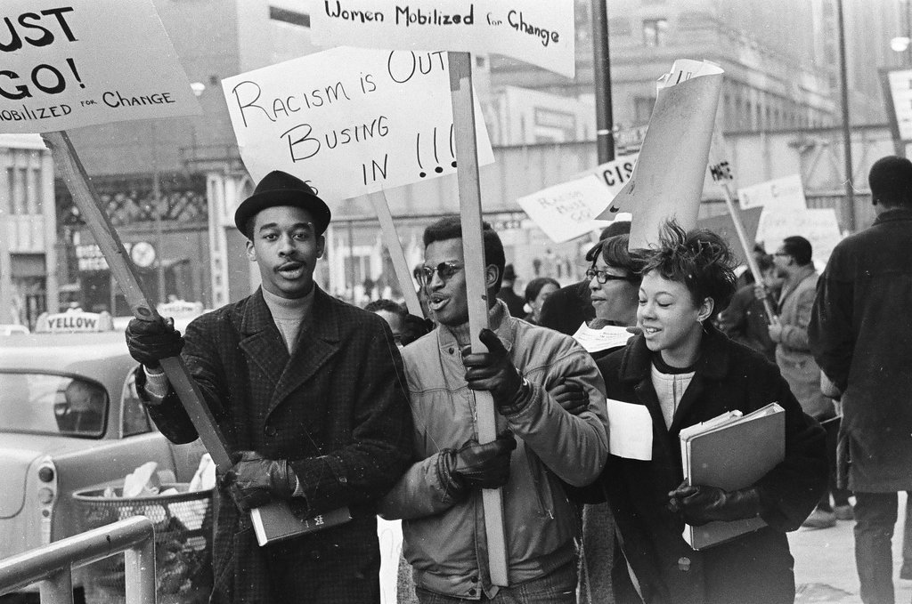 Busing picketers outside Board of Education - Chicago Sun-Times