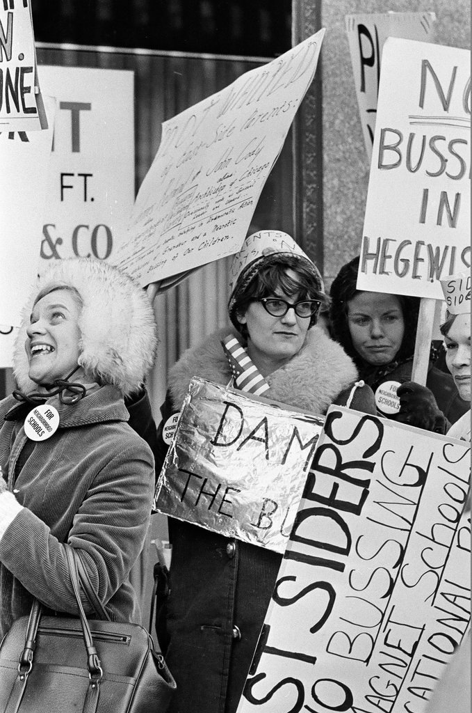 Busing picketers outside Board of Education - Chicago Sun-Times