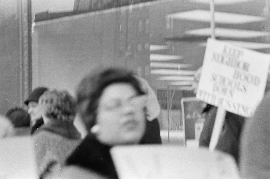 Anti-busing protesters picket Board of Education - Chicago Sun-Times