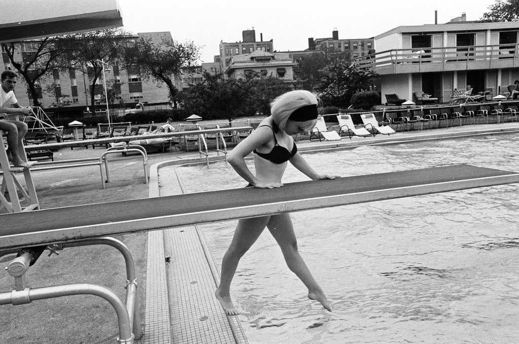 Showgirls at the Edgewater Beach Hotel pool - Chicago Sun-Times