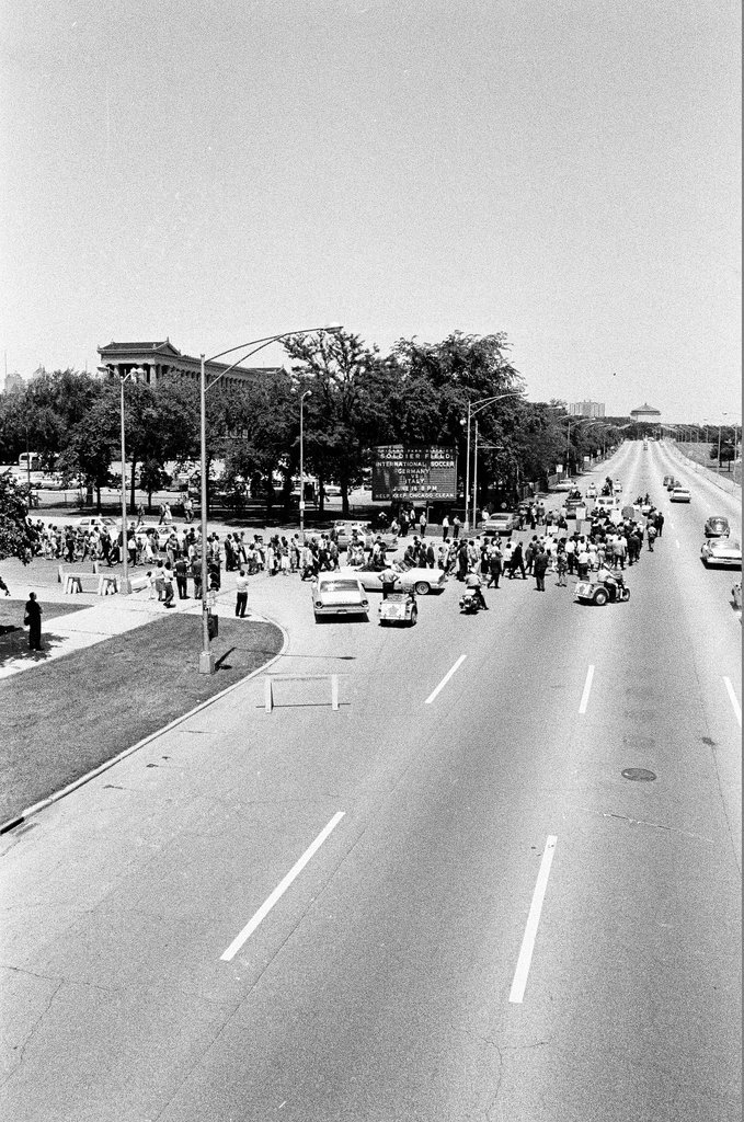 Marchers protesting Benjamin Willis in the Loop - John Tweedle for Chicago Sun-Times