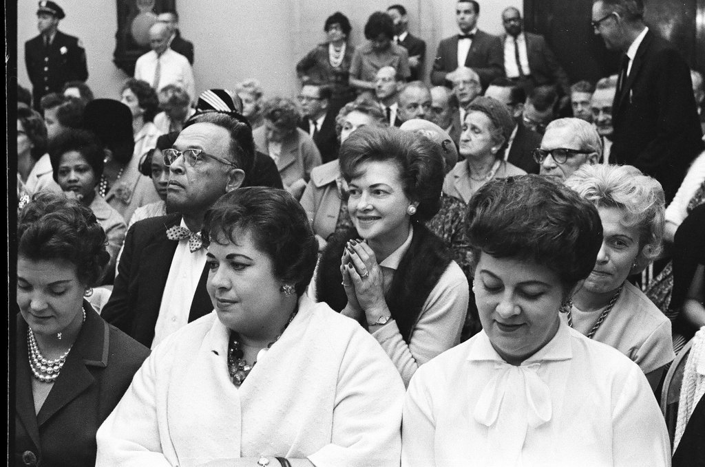 Crowd at Board of Education meeting - Gene Pesek for Chicago Sun-Times