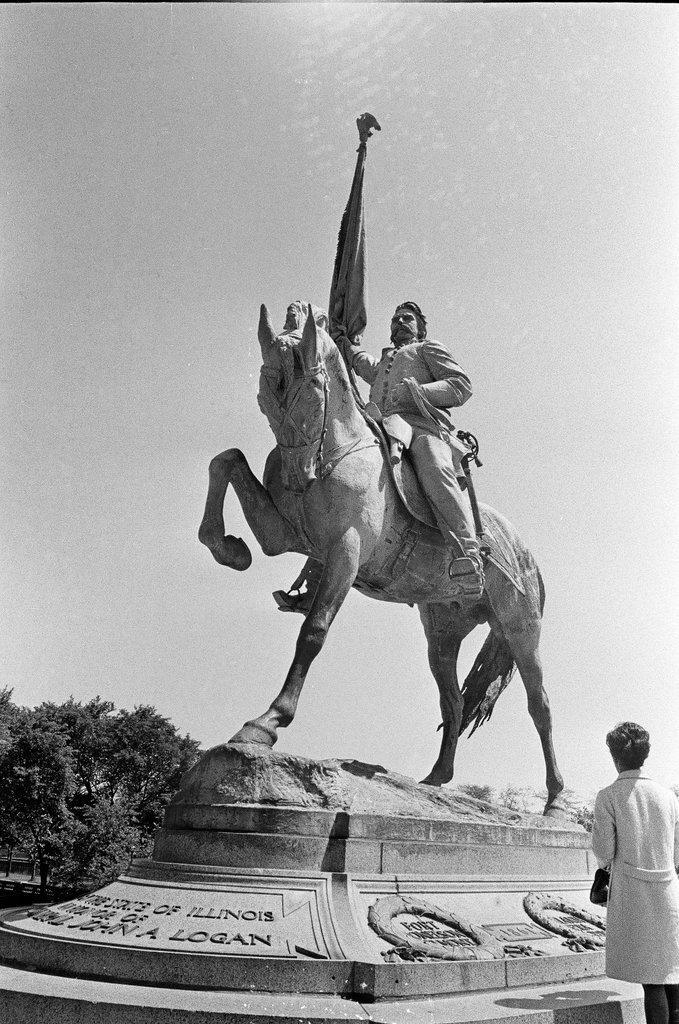 Statue of John Logan in Grant Park - John Tweedle for Chicago Sun-Times
