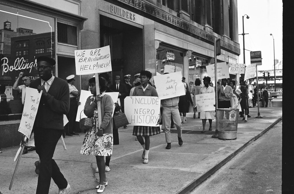 Picketing outside the Board of Education - Bob Kotalik for Chicago Sun-Times