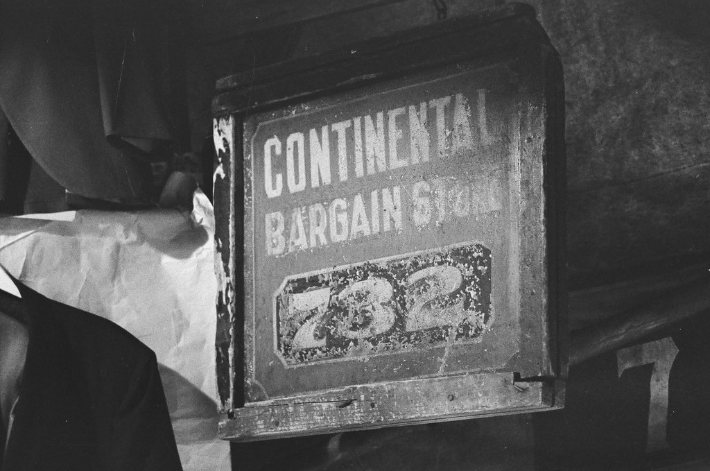 Market on Maxwell Street - Gary Settle for Chicago Sun-Times