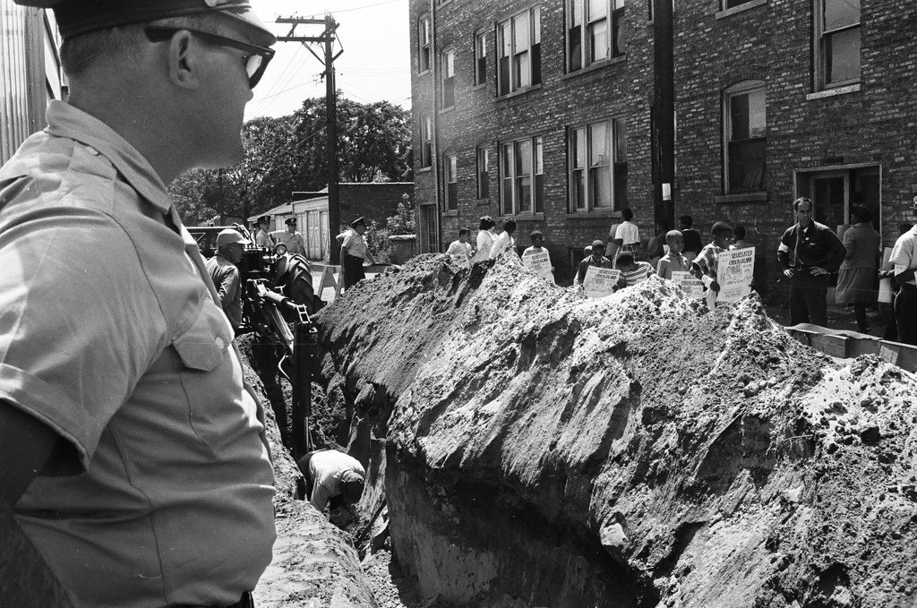Members of CORE protest mobile school unit construction - Gene Pesek for Chicago Sun-Times