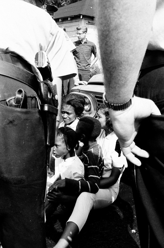 Mobile classroom protesters - Gene Pesek for Chicago Sun-Times