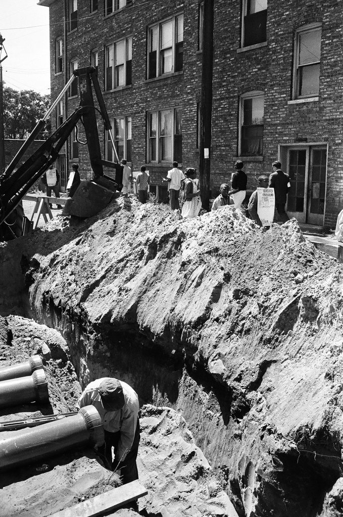 Members of CORE protest mobile school unit construction - Gene Pesek for Chicago Sun-Times
