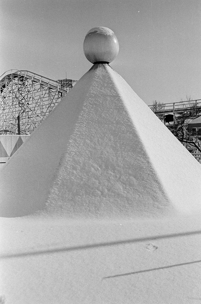 Riverview Amusement Park attractions covered in snow - Chicago Sun-Times