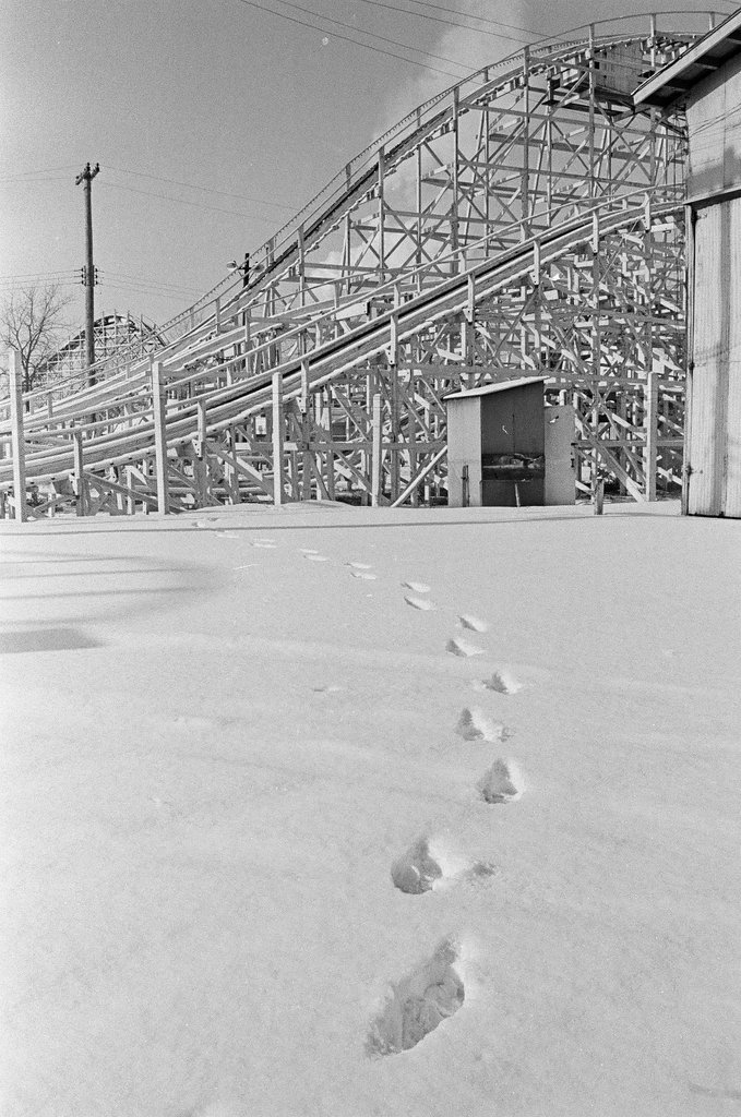 Riverview Amusement Park attractions covered in snow - Chicago Sun-Times