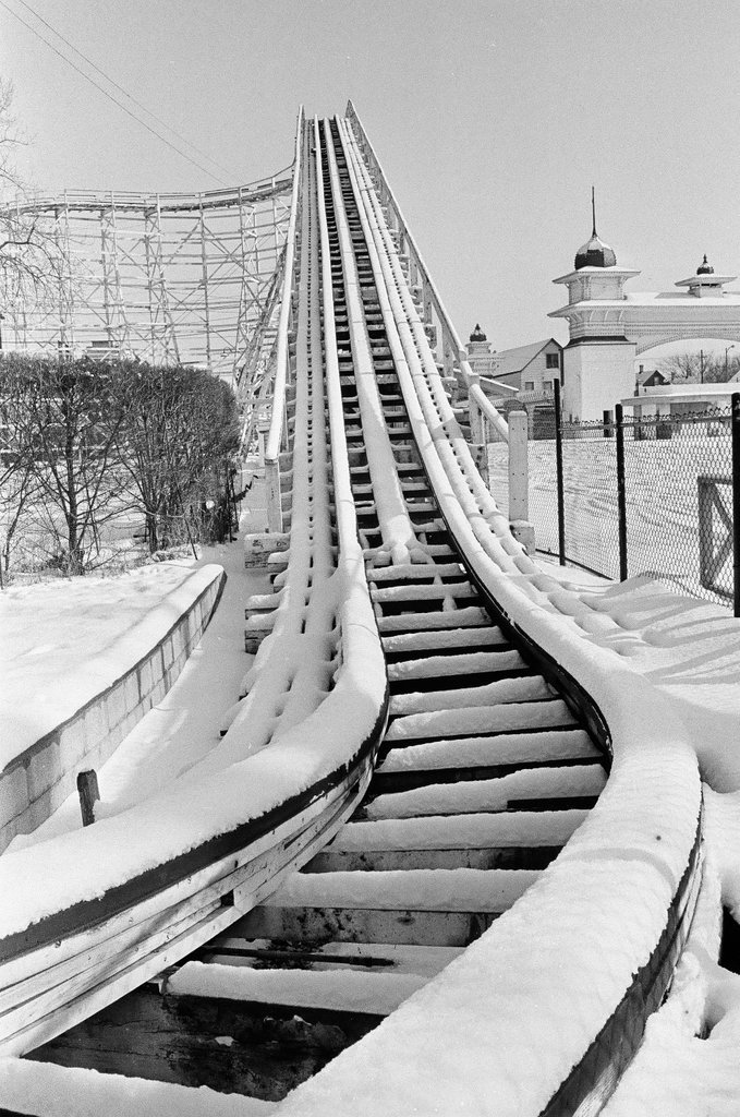 Riverview Amusement Park attractions covered in snow - Chicago Sun-Times