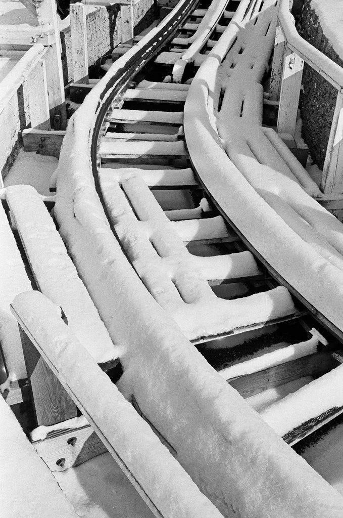 Riverview Amusement Park attractions covered in snow - Chicago Sun-Times