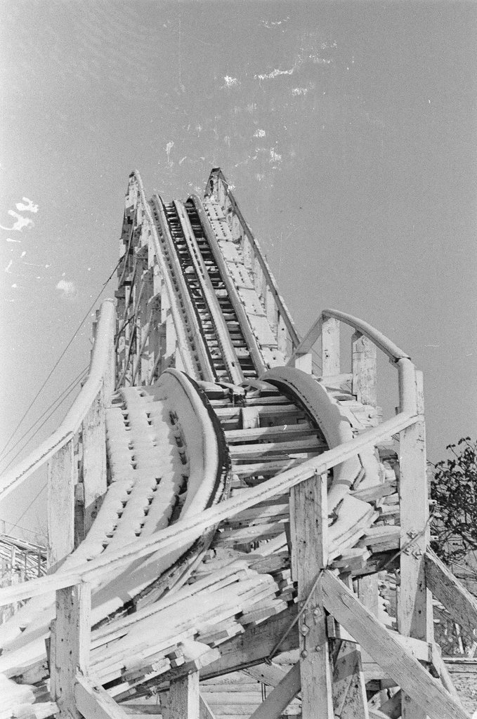 Riverview Amusement Park attractions covered in snow - Chicago Sun-Times