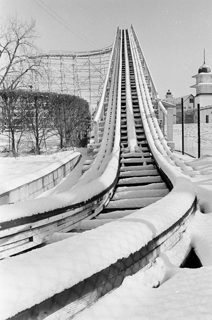 Riverview Amusement Park attractions covered in snow - Chicago Sun-Times