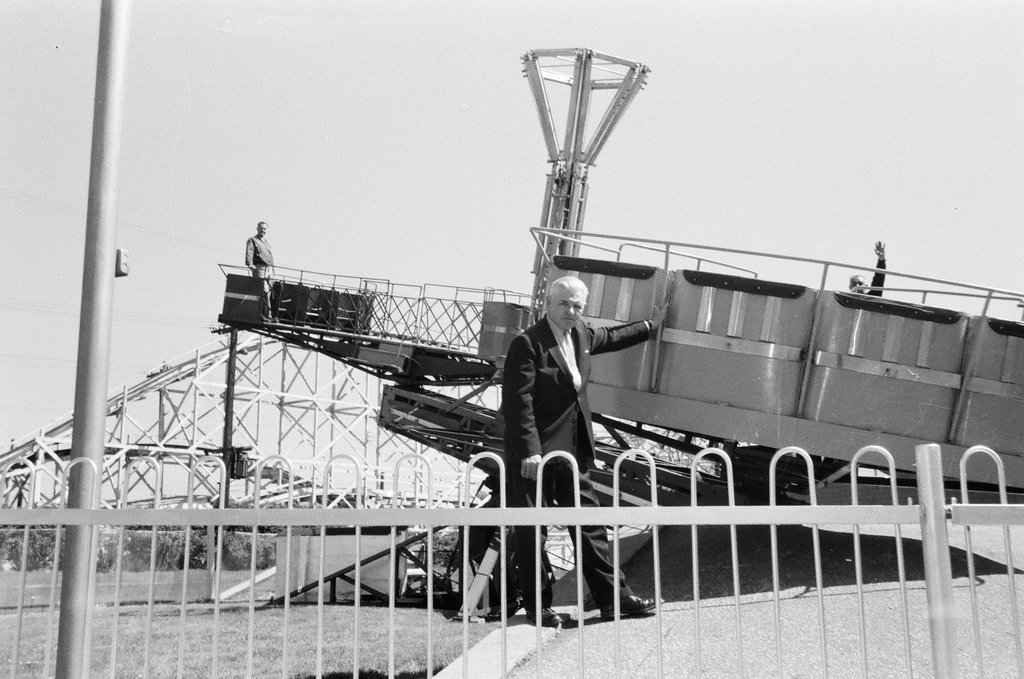 Inspecting rides at Riverview Amusement Park - Chicago Sun-Times