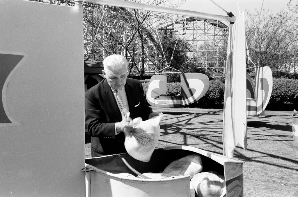 Inspecting rides at Riverview Amusement Park - Chicago Sun-Times