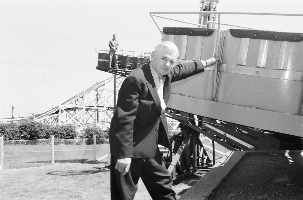 Inspecting rides at Riverview Amusement Park - Chicago Sun-Times