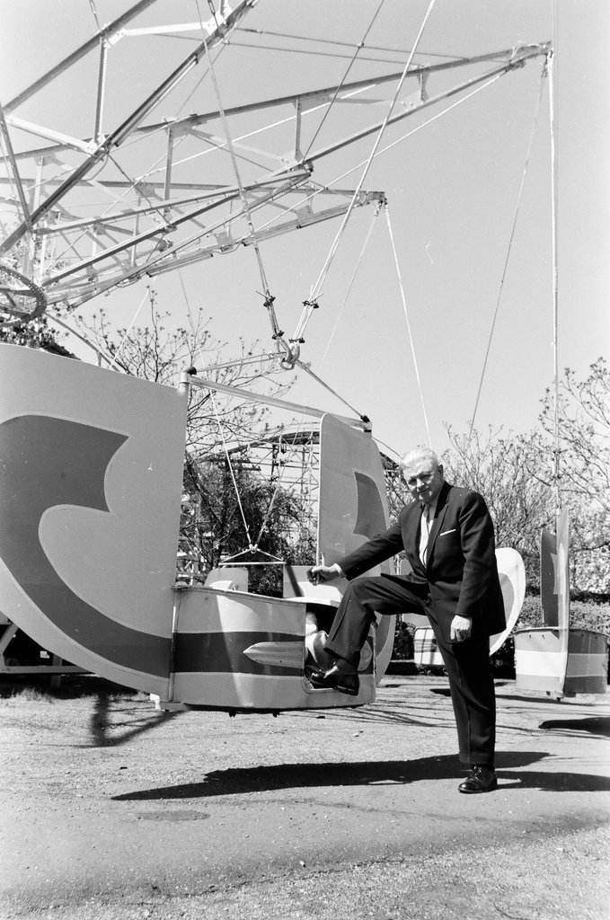Inspecting rides at Riverview Amusement Park - Chicago Sun-Times